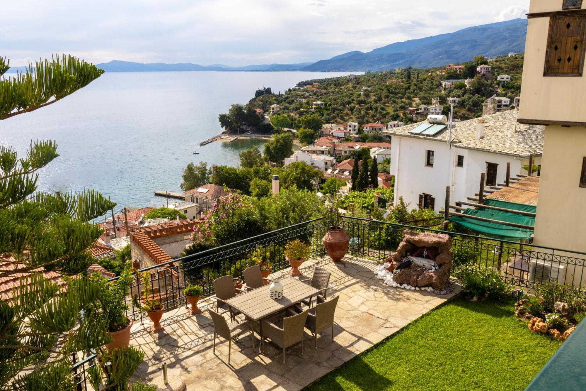 Villa Mesonisi Με Υπέροχη Θέα Στον Παγασητικό!! Áfissos Exterior foto